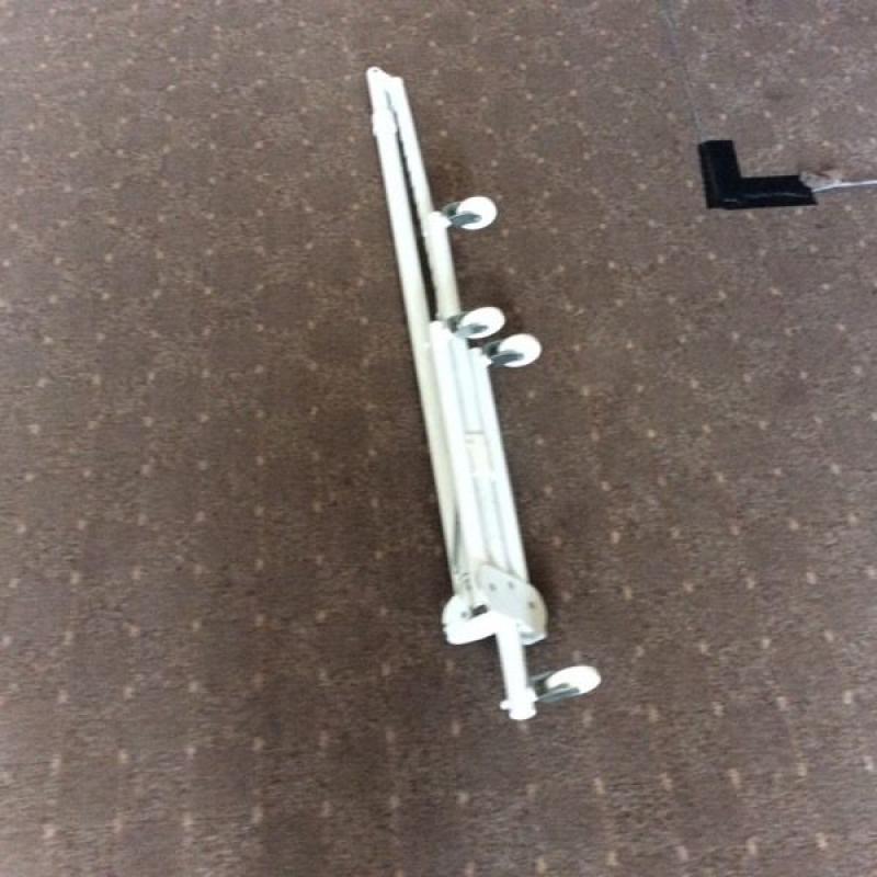Foldable clothes rack