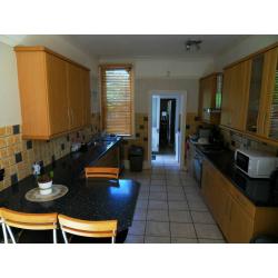 ONLY FOR ONE PERSON Nice and cozy Double room available Manor Park Wanstead
