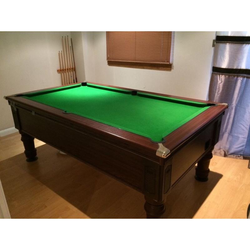 Professional Bar style Pool Table. Inc. extras