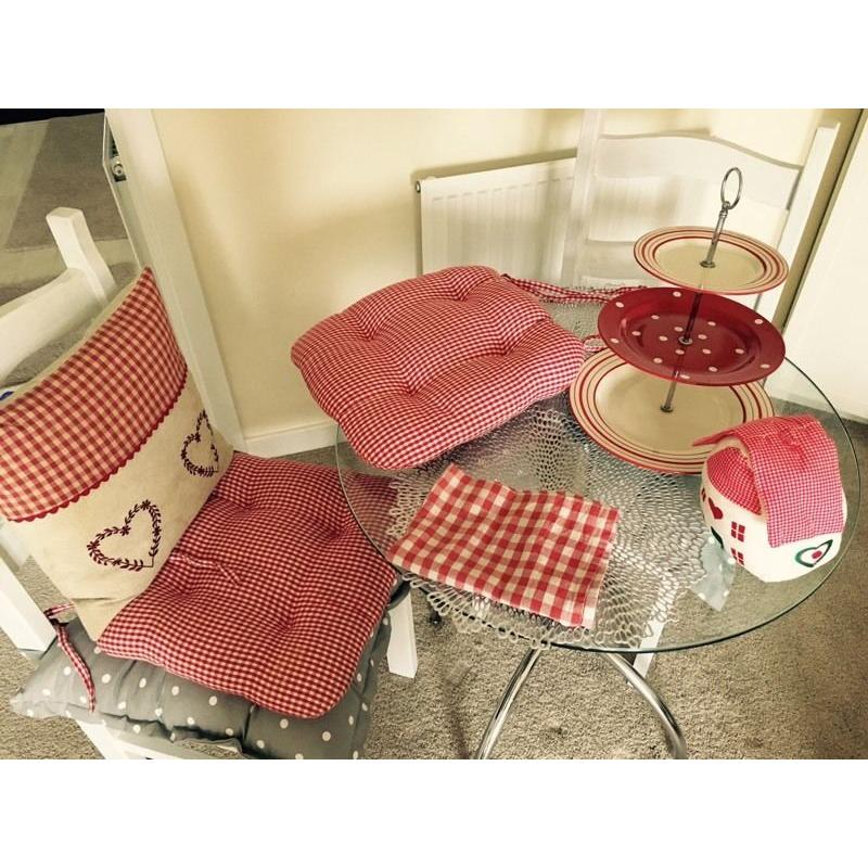 Laura Ashley kitchen accessories including 3tiered cake stand