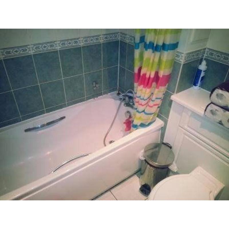 EXCELLENT ROOM, AMAZING AREA AND COOL FLATMATES! BILLS IN!