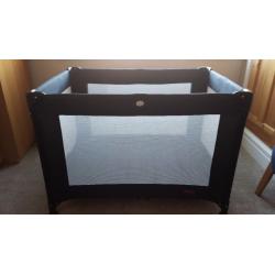 Travel cot