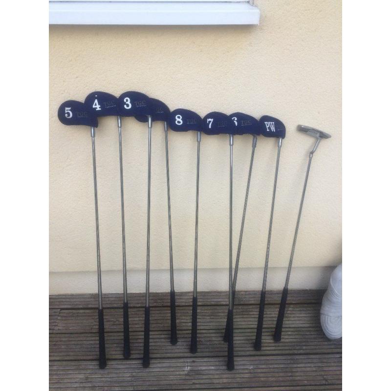 DUNLOP, 3 WOODS, SET OF IRONS 9 8 7 6 5 4 3, PW, PUTTER, HIPPO BAG ON STAND, GOLF BALLS, TEES, GLOVE