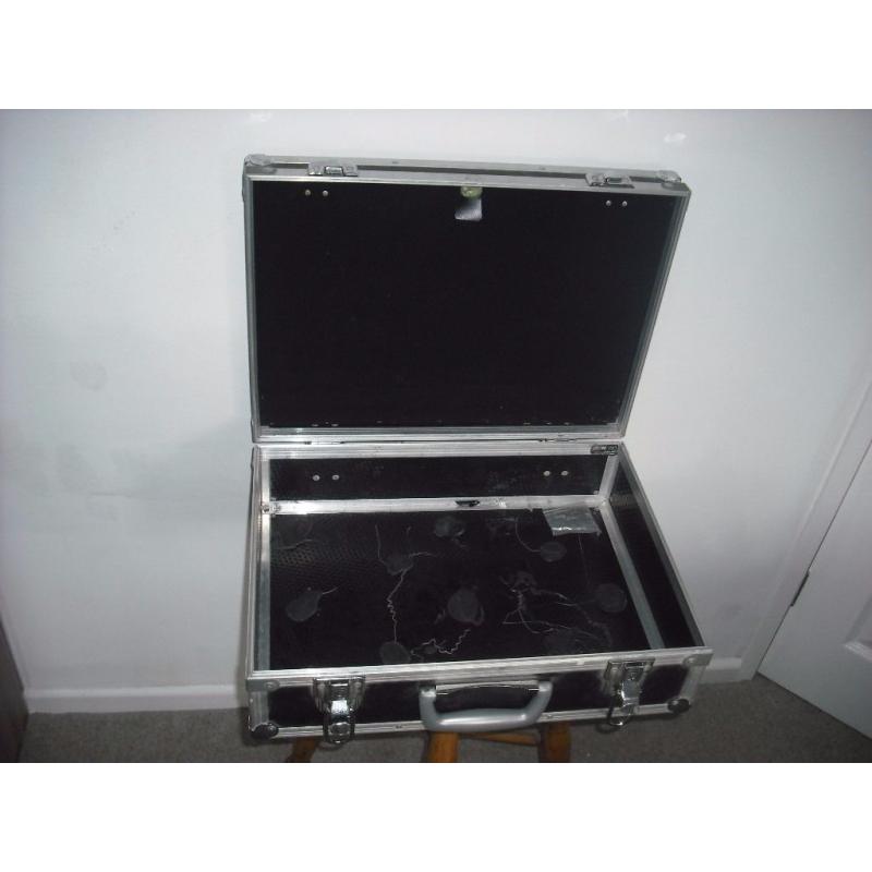 Strong metal lockable storage case, sturdy construction & lockable