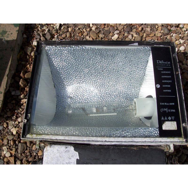3 Deluce wall mounted 250w floodlights