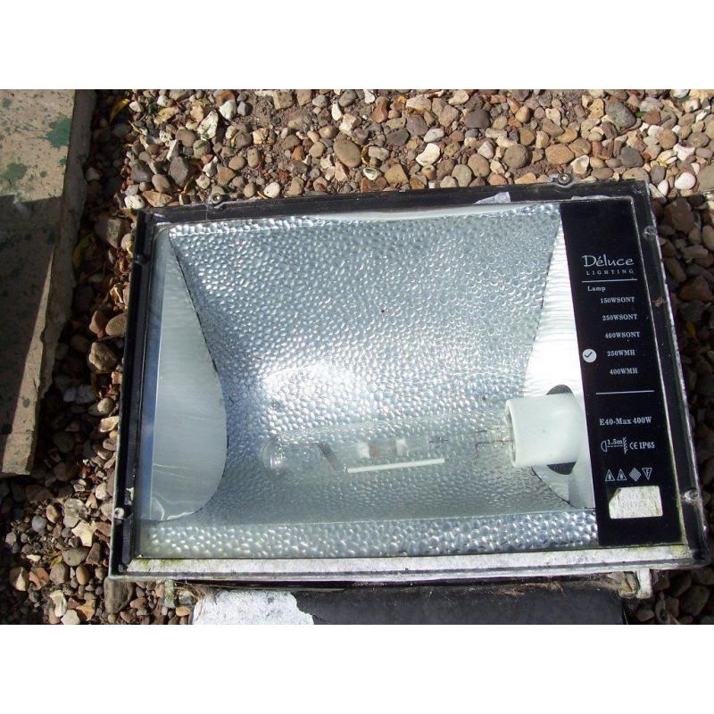 3 Deluce wall mounted 250w floodlights