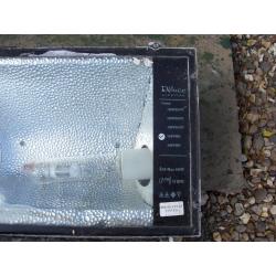 3 Deluce wall mounted 250w floodlights