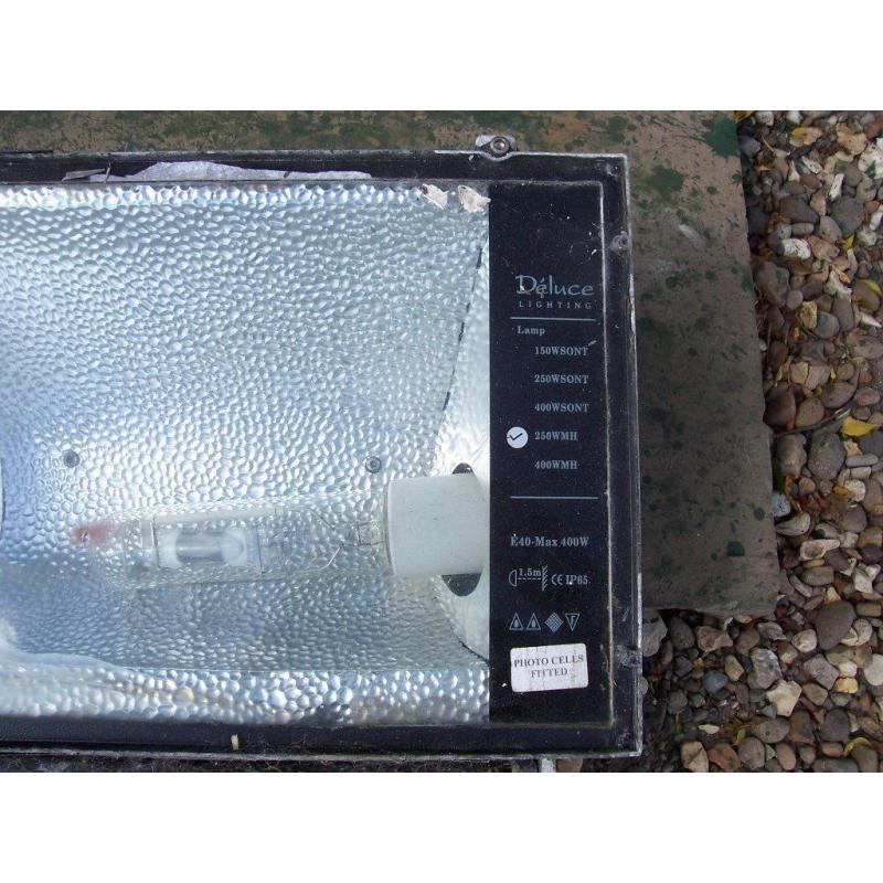 3 Deluce wall mounted 250w floodlights
