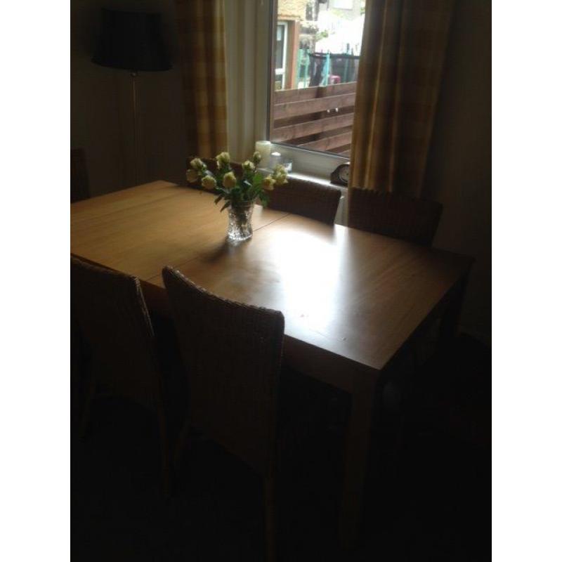 Lovely dining room table and 8 chairs