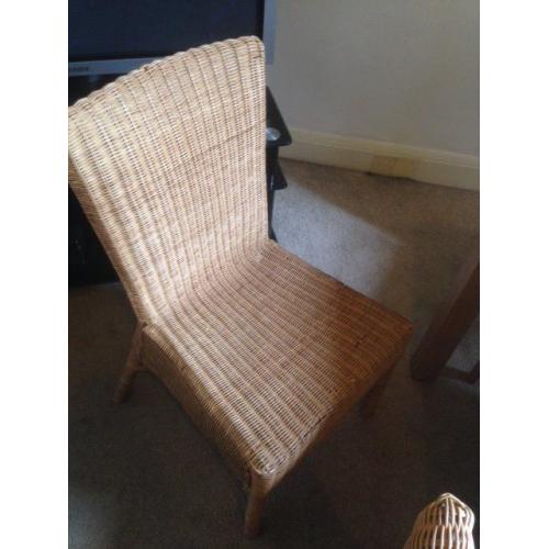 Lovely dining room table and 8 chairs