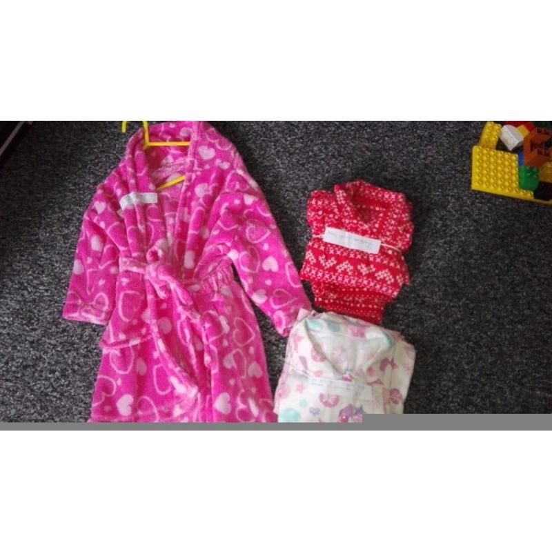 HUGE bundle of age 2-3 girl clothes: price can be negotiated
