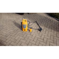 HALFORDS POWER WASHER COMPLETE WITH FOAM BOTTLE