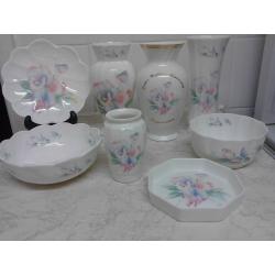 Aynsley pottery little sweatheart pattern. All in very good condition.