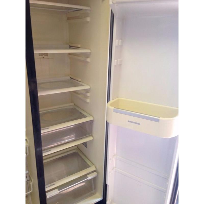 Whirlpool side by side American fridge freezer S20BRSB21