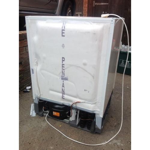 Integrated fridge (brand new)