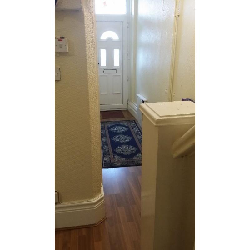 Large Size Bed Room Available near City Center & Cardiff Bay in a Nice Quite New Renovated House.