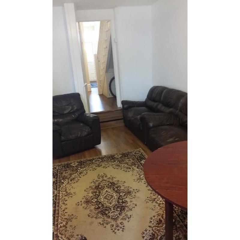 Large Size Bed Room Available near City Center & Cardiff Bay in a Nice Quite New Renovated House.