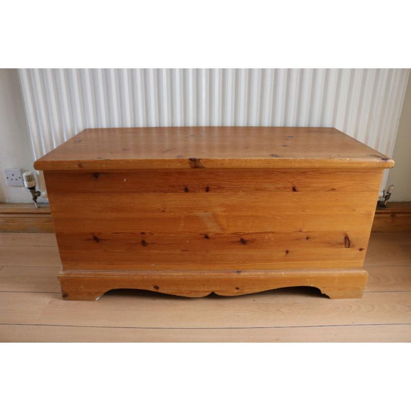 Pine Bedding Box