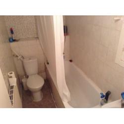 Single room with double bed for single person - good location