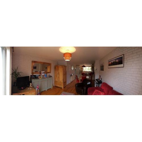 Double room in bright, modern house with garden to share (5mins walk from Woolwich Arsenal DLR)