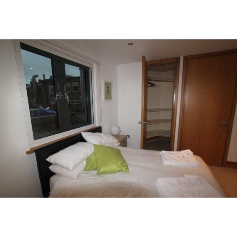D. Giant EN SUITE Double room in farringdon-Zone1 *all bills incl*