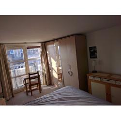 Spacious double room with ensuite available