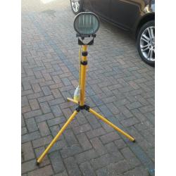 110v adjustable work light with extra lamps