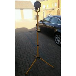 110v adjustable work light with extra lamps