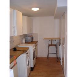 LARGE DOUBLE ROOM KILBURN NW6 ZONE 2 with Garden+Wifi+central location
