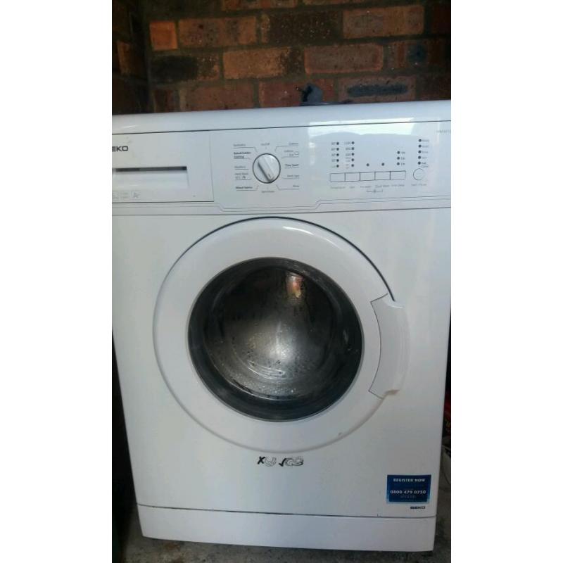 Almost new Beko washer. Will deliver for fuel.