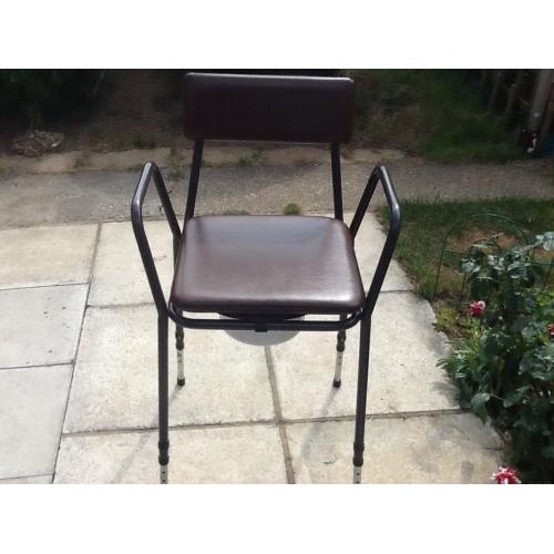 Commode chair
