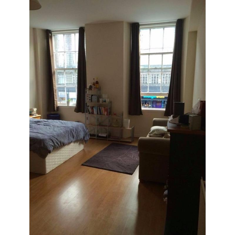 large spacious double room to rent on Lothian road, Edinburgh central
