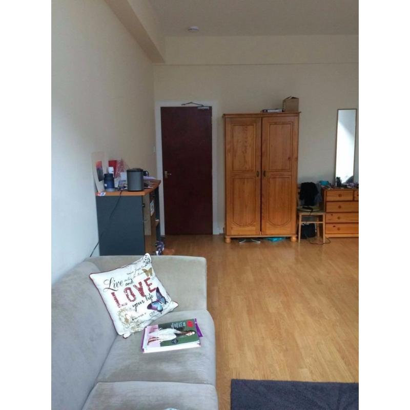 large spacious double room to rent on Lothian road, Edinburgh central