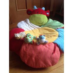 Early learning centre baby nest and sit me up, complete in original box with toys.
