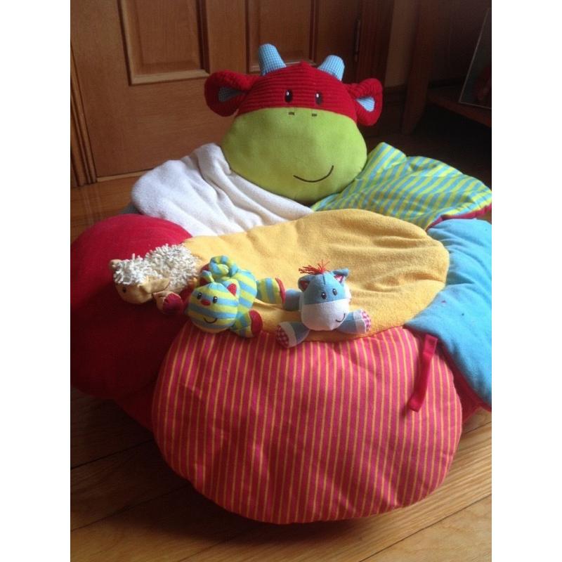 Early learning centre baby nest and sit me up, complete in original box with toys.