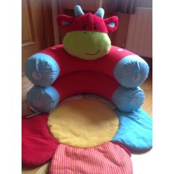Early learning centre baby nest and sit me up, complete in original box with toys.