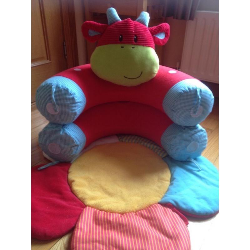 Early learning centre baby nest and sit me up, complete in original box with toys.