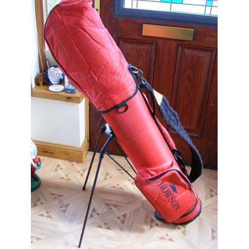 FULL SET OF LEFT HAND TITLEIST GOLF CLUBS IN A RED HOWSON BAG