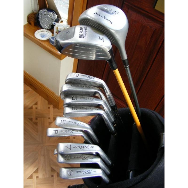 FULL SET OF LEFT HAND TITLEIST GOLF CLUBS IN A RED HOWSON BAG