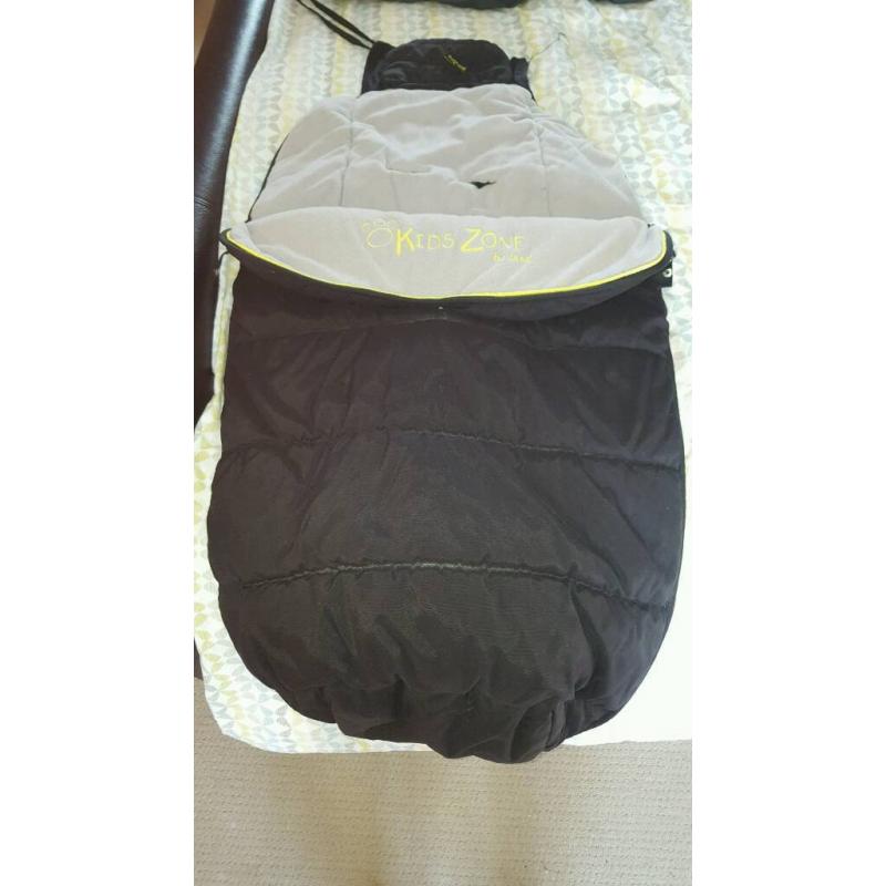 Kids zone footmuff