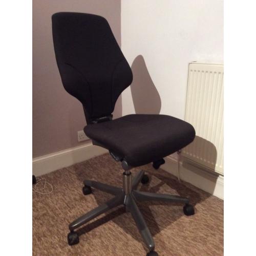 Office desk chair good Quilty
