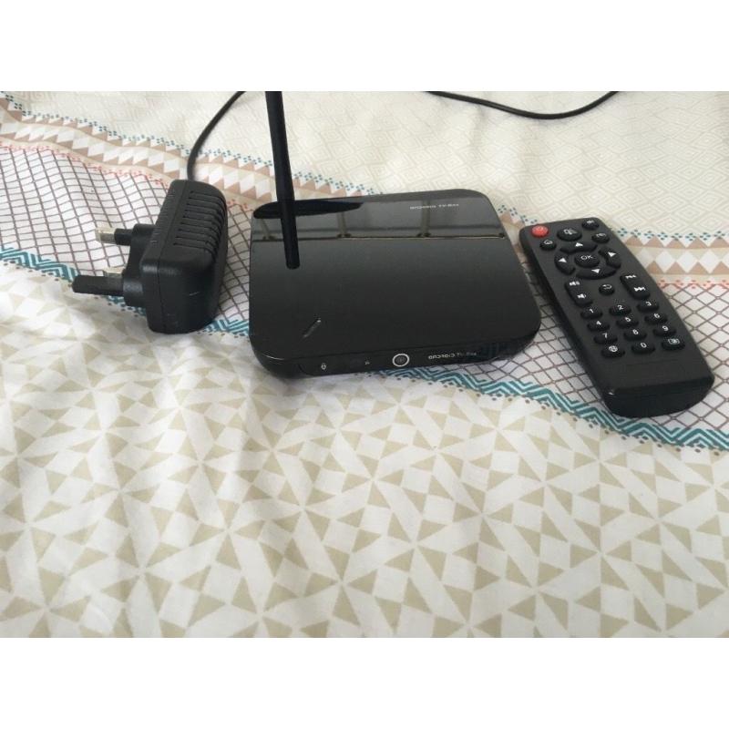 Android Icecube 2 tv box. Includes wireless keyboard