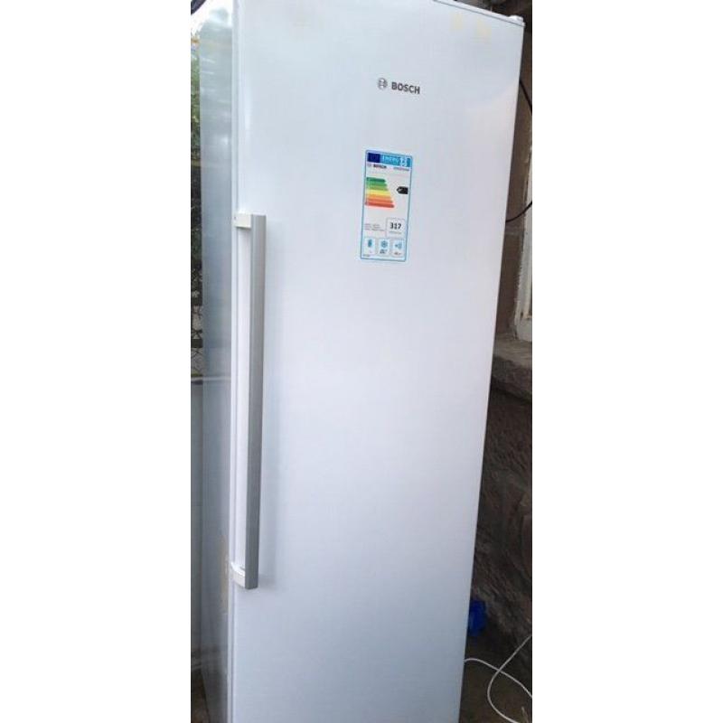 Bosh upright freezer, very good condition, 59 cm wide, 185 cm tall, 57 cm deep, 244 litre capacity
