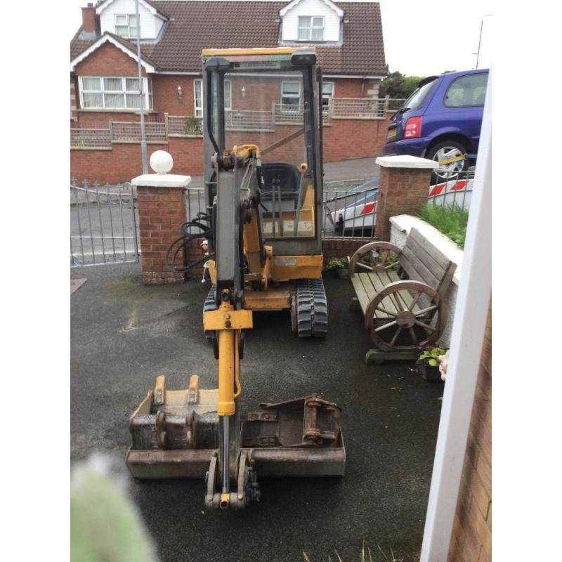 JCB 1.5 tonne mini digger