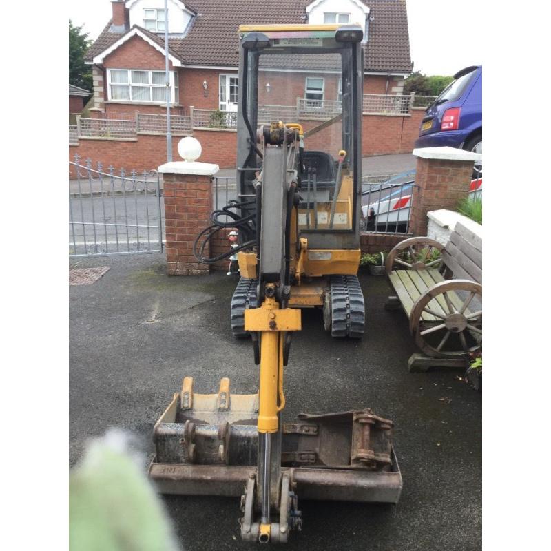 JCB 1.5 tonne mini digger