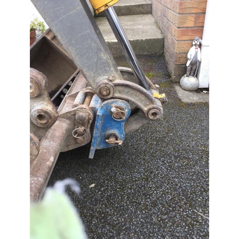 JCB 1.5 tonne mini digger