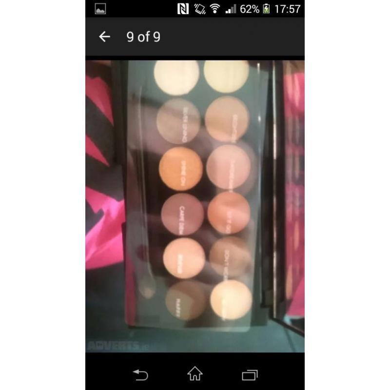 Eye shadow pallets