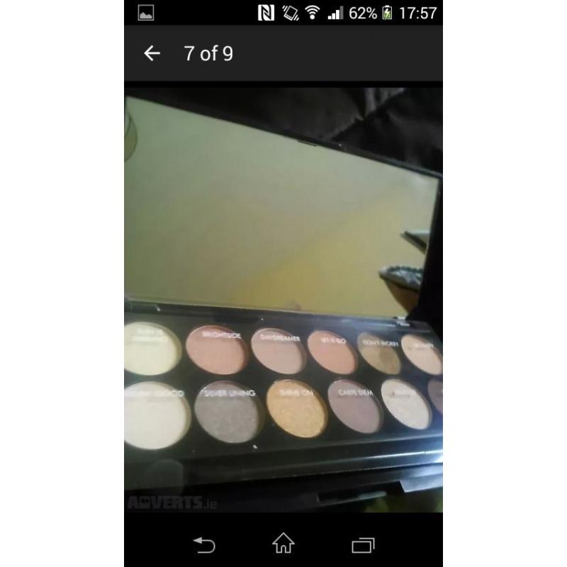 Eye shadow pallets