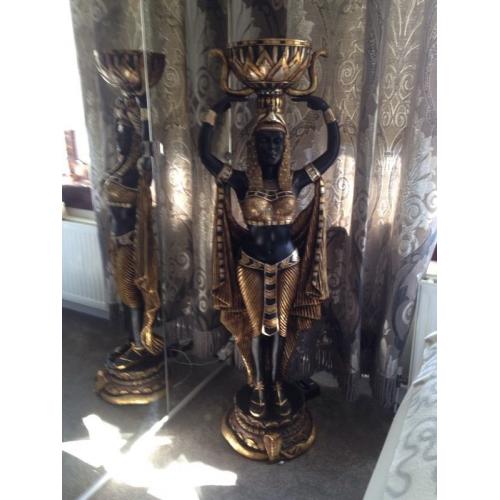 Egyptian lady Jardinere