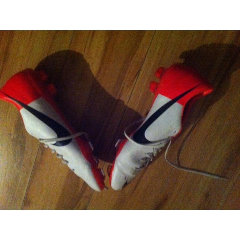 NIKE RONALDO BOOTS. SIZE 10. PINK AND WHITE. WORN TWICE